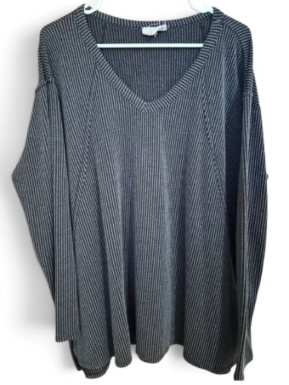 Women's Andree by Unit Black Plus Size V~Neck Sweater Top~1XL